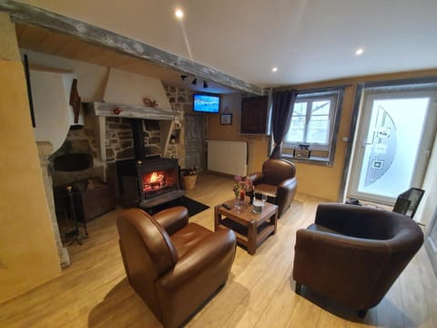 Living room, fireplace