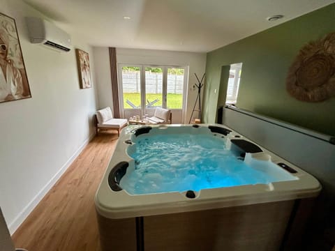 Hot Tub, Spa and wellness centre/facilities