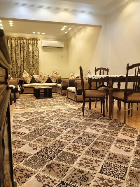 Seating area, Dining area, air conditioner