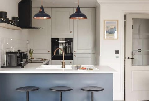 Kitchen or kitchenette, pet friendly, stove
