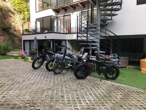 Garden view, Parking