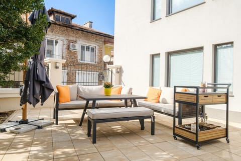 Property building, Patio, Seating area, Dining area, sunbed