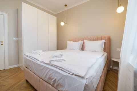 Bed, Bedroom, towels, wardrobe