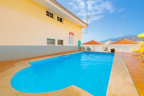 Pool view, Swimming pool, sunbed