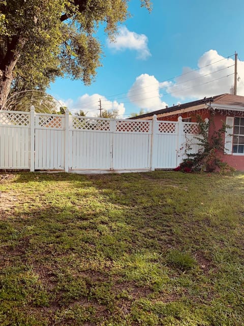 Zen Garden Studio Apartment in West Park