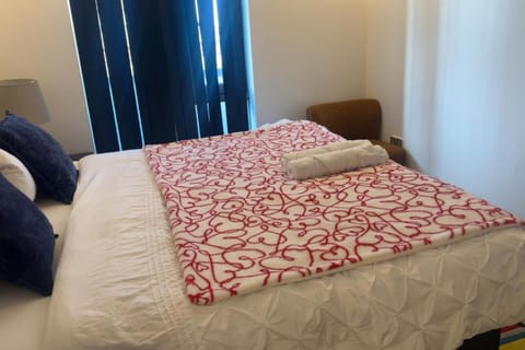 Bed, Photo of the whole room, Seating area, Bedroom, towels