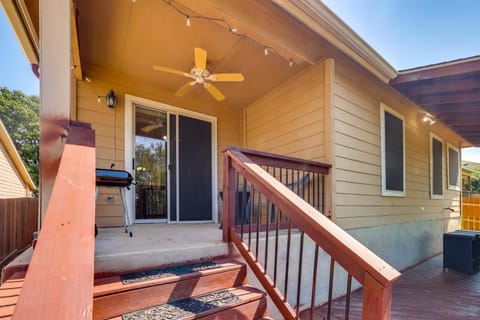 San Antonio Area Home with Deck, 14 Mi to Dtwn! House in San Antonio