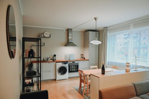 Kitchen or kitchenette, Living room, Seating area, Dining area, dishwasher, minibar, pet friendly, stove, toaster, washing machine, dryer