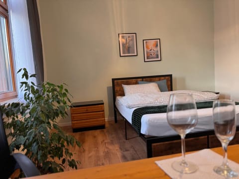 Bed, Living room, Photo of the whole room, Seating area, Dining area, Bedroom