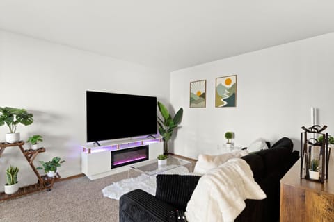 Communal lounge/ TV room, TV and multimedia, Living room, Seating area