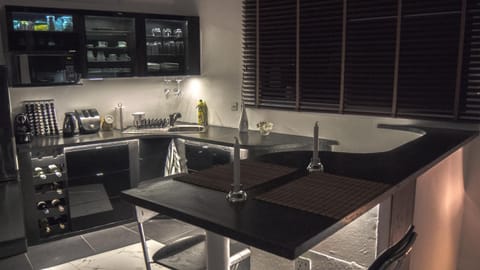 Restaurant/places to eat, Night, Kitchen or kitchenette, Lounge or bar, Photo of the whole room