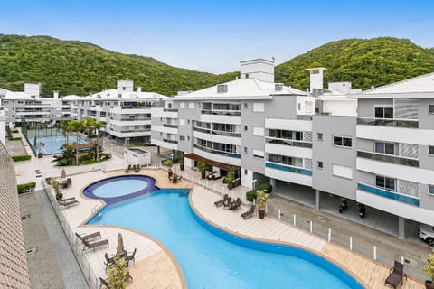 Property building, Day, Pool view, Swimming pool
