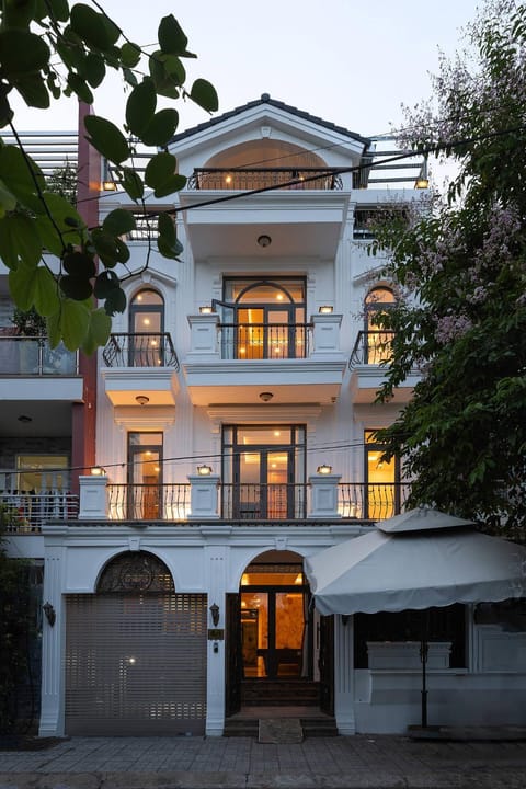 Property building, Day