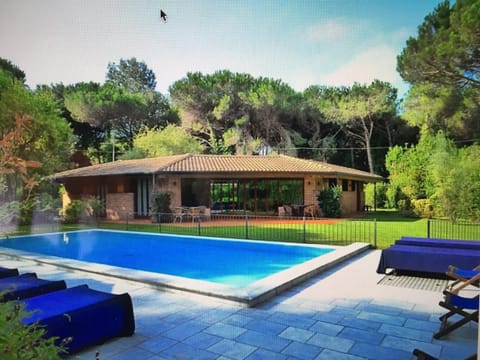 Facade/entrance, Swimming pool, Swimming pool