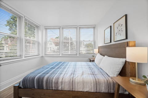 Pittsburgh Shadyside 2A Bright and Stylish Private Bedroom with Shared Bathroom Vacation rental in Shadyside