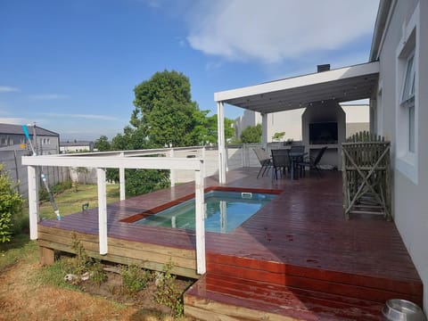 Patio, Pool view, Swimming pool