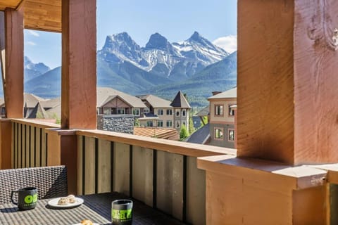 Balcony/Terrace, Mountain view