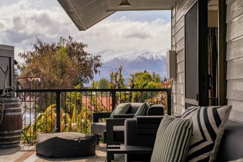 Balcony/Terrace, Seating area, Mountain view