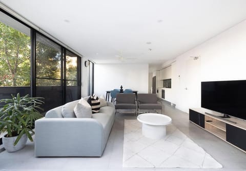 TV and multimedia, Living room, Seating area, Evening entertainment