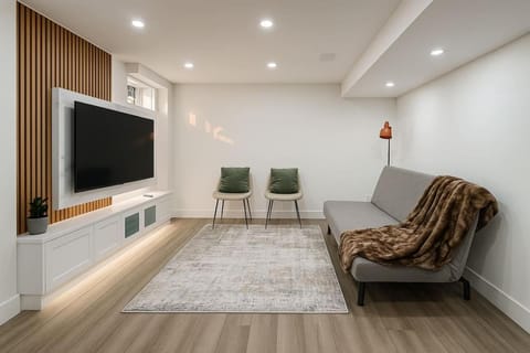 Communal lounge/ TV room, TV and multimedia, Living room, Seating area