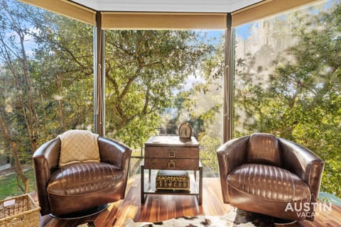 4BR 5BA Lakeway Retreat w Grill Deck and Tennis Courts by Austin Vacay Apartment in Lakeway