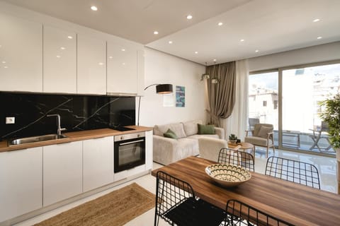 Kitchen or kitchenette, Living room, Seating area, Dining area, oven, stove