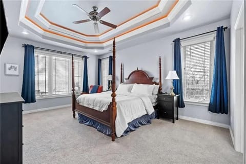 Lakeside Retreat - Large Deck & Game Room with Views House in Beaver Lake