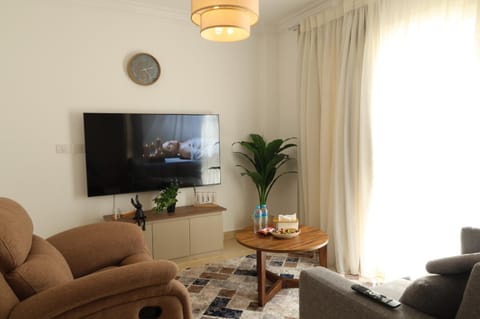 Communal lounge/ TV room, TV and multimedia, Living room, Seating area, Evening entertainment