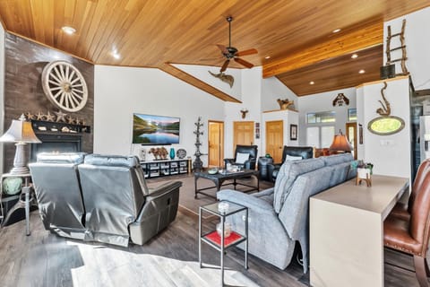 Silverthorne Retreat Hot Tub & Views House in Wildernest