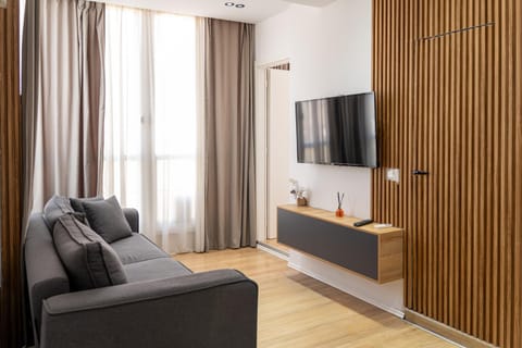 Communal lounge/ TV room, TV and multimedia, Living room, Seating area, Evening entertainment