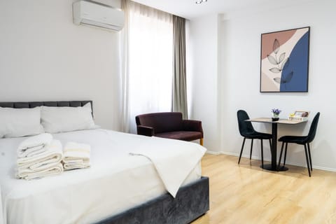 Bed, Bedroom, air conditioner