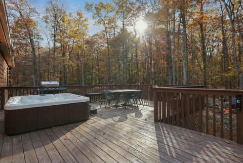 6BR Cabin w Fire Pit Game Room & Basketball Cabin in Luzerne County
