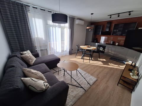 Communal lounge/ TV room, TV and multimedia, Kitchen or kitchenette, Living room, Dining area