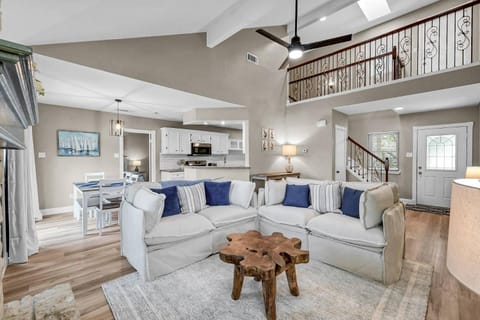 April Cove House in Lake Conroe