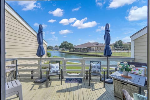 Paddle on Inn House in Lake Conroe