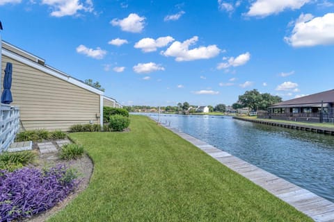 Paddle on Inn House in Lake Conroe
