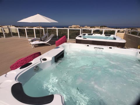 Balcony/Terrace, Swimming pool