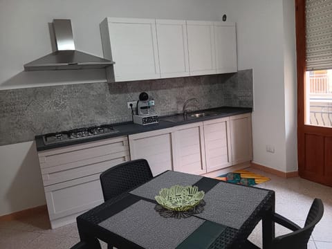Kitchen or kitchenette, Dining area, stove