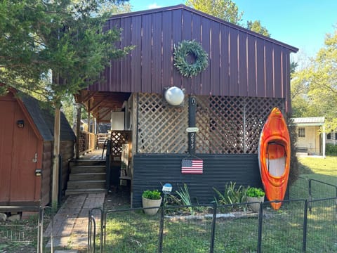 Illinois Riverside Glamping Oasis at Flint Ridge Campground/ 
RV Resort in Ozark Mountains