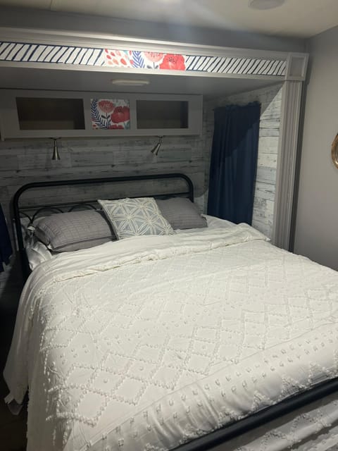 Illinois Riverside Glamping Oasis at Flint Ridge Campground/ 
RV Resort in Ozark Mountains