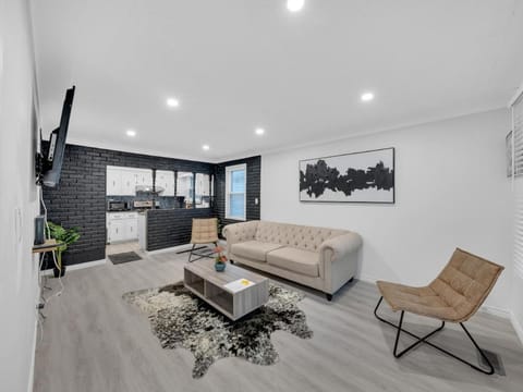 MINT 3Bedroom Home Perfect for long stay! Apartment in Windsor