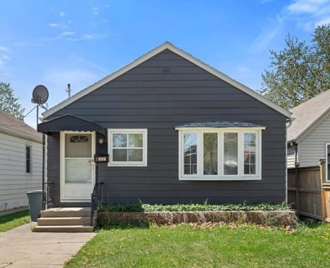 MINT 3Bedroom Home Perfect for long stay! Apartment in Windsor