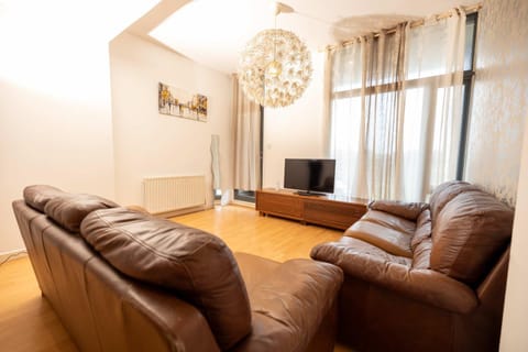 Muirhouse 2BR Apartment with Free Parking Apartment in Glasgow
