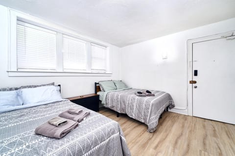 Quiet One Bedroom Apartment within walking distance of the University Apartment in Windsor