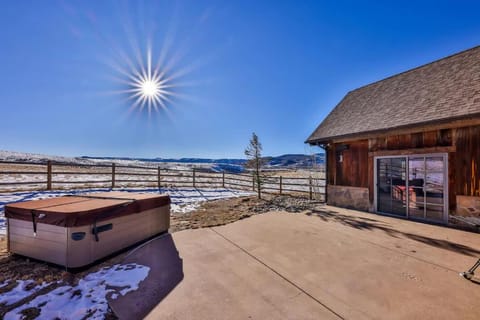 Barnwood Beauty at Grand Elk- Pet Friendly- Hot Tub Private Golf Ski Games House in Granby