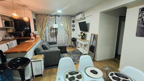 Communal lounge/ TV room, Kitchen or kitchenette, Living room, oven