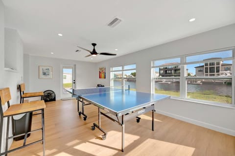 Oyster House Waterfront 3b2b Kayaks BBQ Games House in Hernando Beach