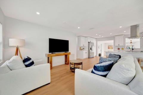 Oyster House Waterfront 3b2b Kayaks BBQ Games House in Hernando Beach