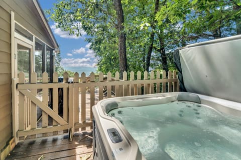 Hot Tub, Hot Tub