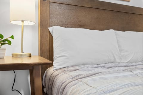 Pittsburgh Shadyside 2B Stylish and Cozy Private Bedroom with Shared Bathroom Vacation rental in Shadyside